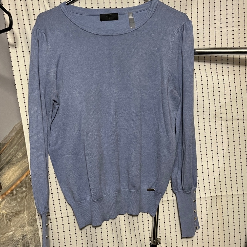 T Tahari light Blue Sweater, sz L eye catching details!